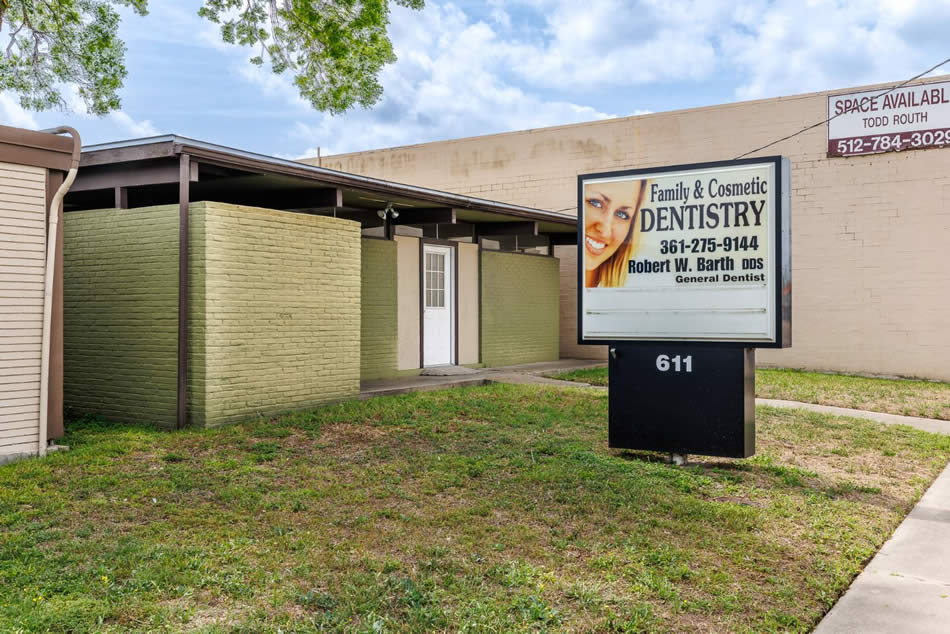 611 N. Esplanade, Cuero, TX 77954