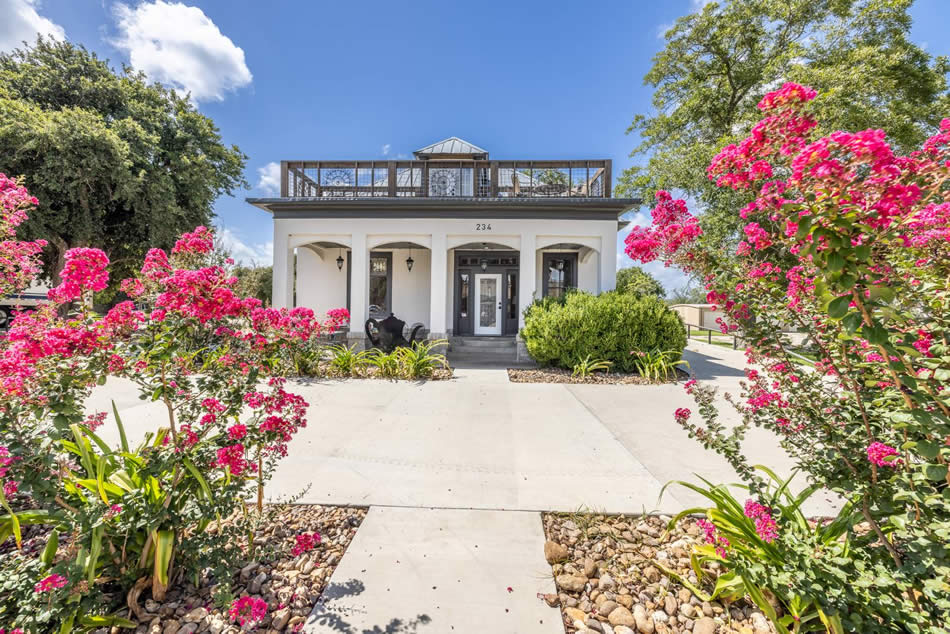 234 E. Main St., Yorktown, TX 78164