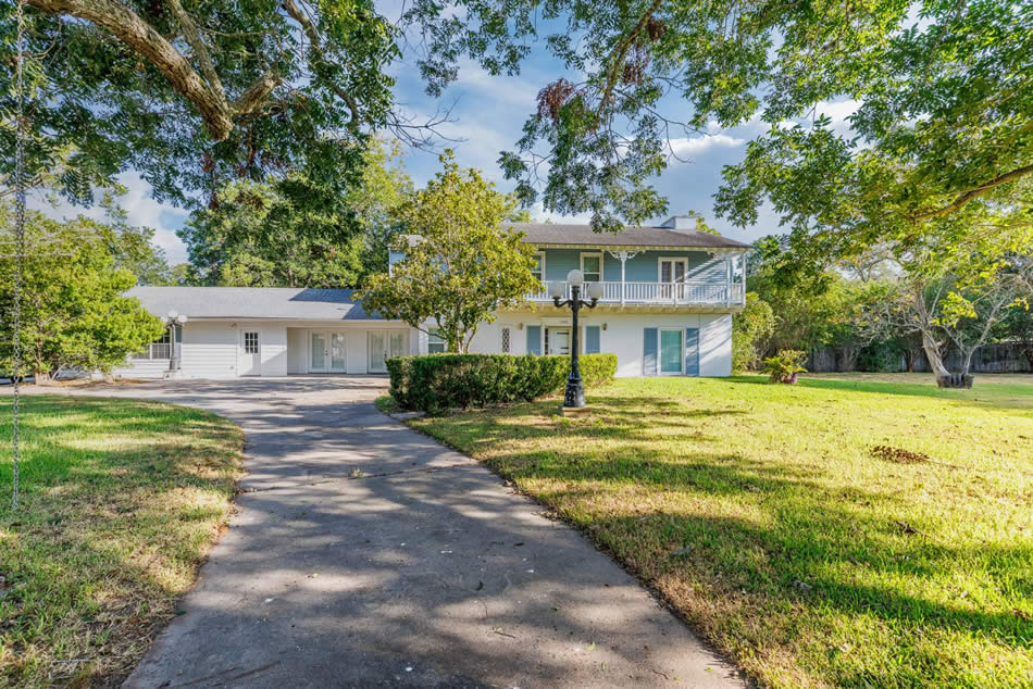 339 W Fifth St., Yorktown, TX 78164