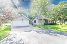 543 W. Seventh St., Yorktown, TX 78164