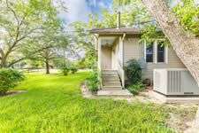 543 W. Seventh St., Yorktown, TX 78164