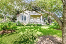 543 W. Seventh St., Yorktown, TX 78164