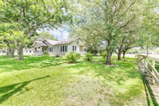 543 W. Seventh St., Yorktown, TX 78164